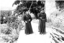 Život se živi, smrt brzo stiže, nezapisano se zaboravlja