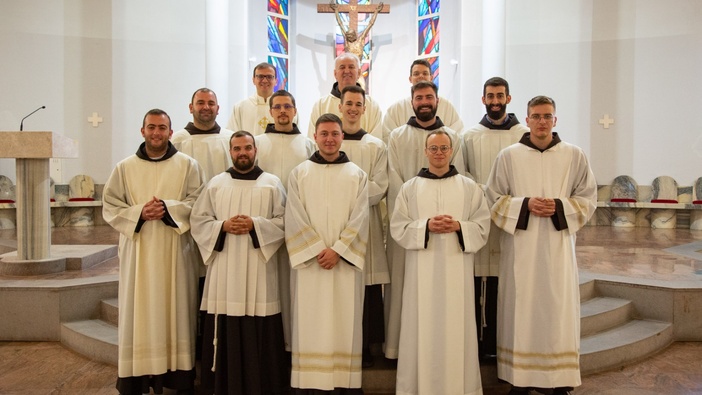 Podjela službi lektorata i akolitata