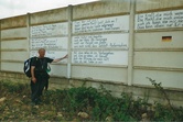 2. Napis na zidu pred Najerom.jpg