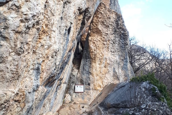 Fratarska kuća i crkvica u Podbiloj