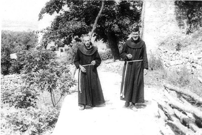 Život se živi, smrt brzo stiže, nezapisano se zaboravlja