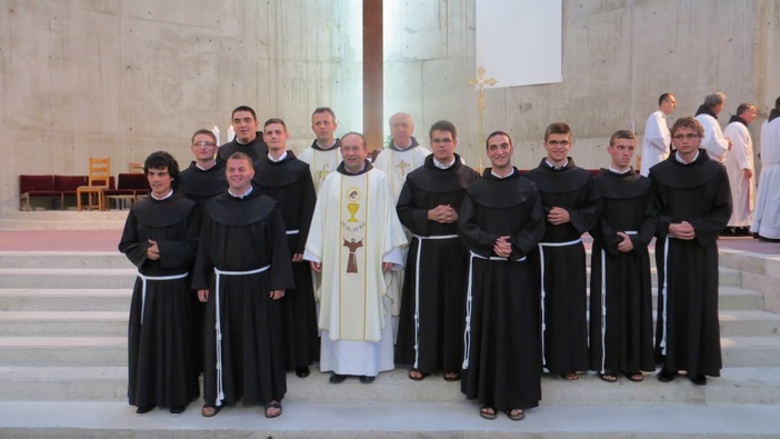 Redovničko oblačenje