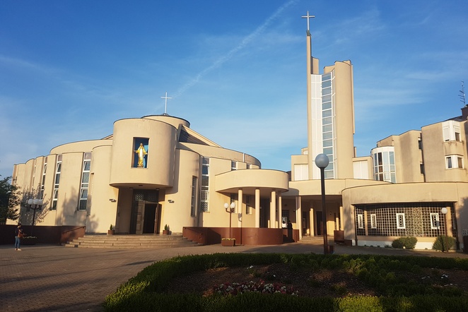 Raspored slavlja svetih misa i ispovijedi u našoj crkvi